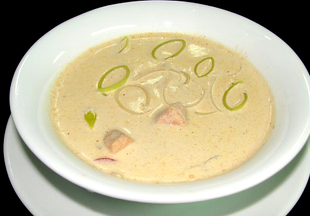 Суп пюре из цветной капусты со сливками и лососем
